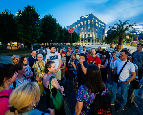 Ludzie na spacerze festiwalu Kierunek GZM na Rynku w Katowicach